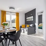 Szymony With & Parking By Renters アパートホテル 4*