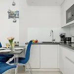 アパートホテル Szymony With & Parking By Renters 4*