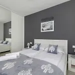 アパートホテル Szymony With & Parking By Renters ザコパネ