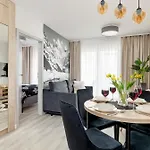 Szymony With & Parking By Renters アパートホテル 4*