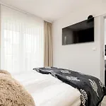 アパートホテル Szymony With & Parking By Renters ザコパネ
