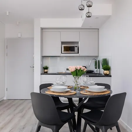 Szymony With & Parking By Renters Appart hôtel 4*