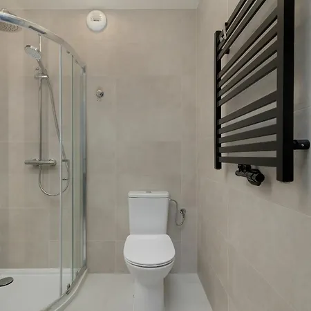 Ξενοδοχείο με διαμερίσματα Szymony With & Parking By Renters