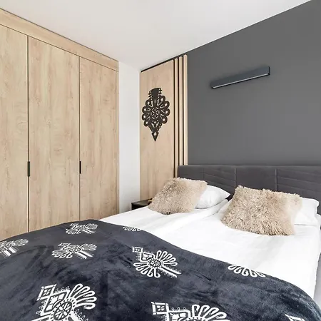 Appart hôtel Szymony With & Parking By Renters 4*