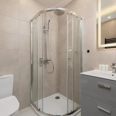 Szymony With & Parking By Renters 4*