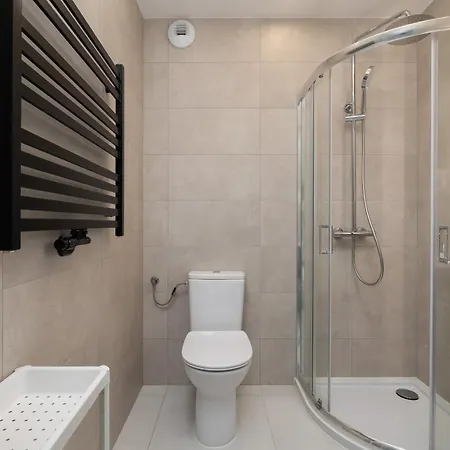 Szymony With & Parking By Renters 4*