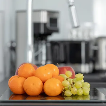 Szymony With & Parking By Renters