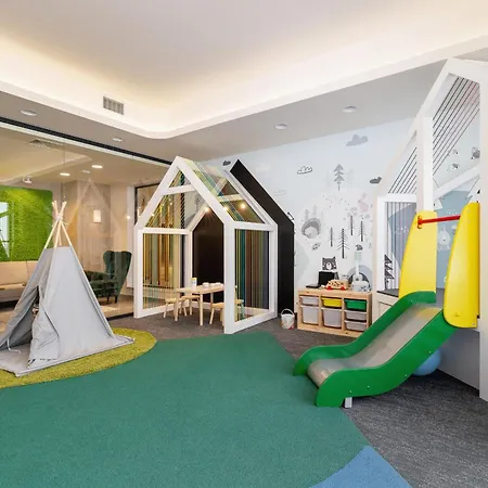 Szymony With & Parking By Renters