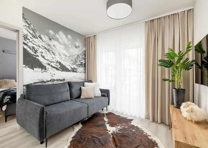 Szymony With & Parking By Renters 公寓式酒店