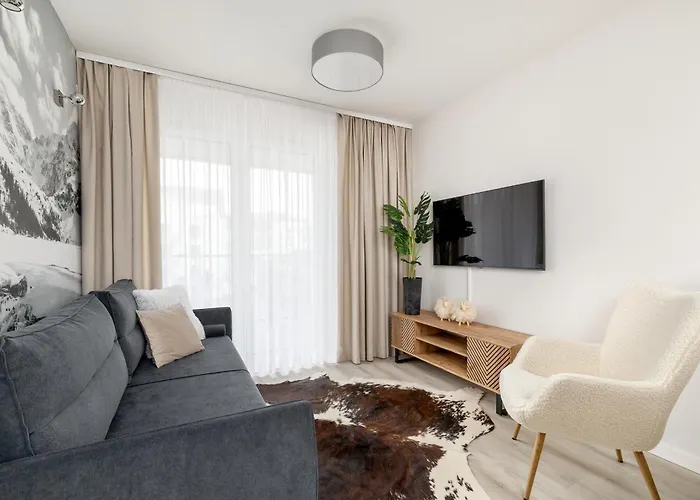 Szymony With & Parking By Renters 公寓式酒店